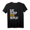Eat Sleep Run Repeat Shirt - Lustiges Marathon & Läufer T-Shirt für Hobby- und Profi-Sportler, Geschenkidee für Jogger & Läufer