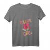 Damen Rollschuh - Roller Girl T-Shirt mit V-Ausschnitt - Retro 80er Design, Perfekt für Skater Girls & Freizeitspaß