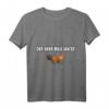 Der Hahn muss Laufen T-Shirt – Lustiges Tiermotiv mit klassischem Schnitt und doppeltem Saum