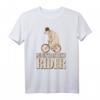 Mountainbiker Geschenk T-Shirt mit Bär auf Mountainbike – Lustiges Fahrradmotiv für Biker, Waldfahrer & Outdoor-Fans