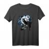 Wolf sitzt heulend im Vollmond bei Nacht Silhouette Tier T-Shirt – Perfektes Geschenk für Wolf Liebhaber und Mystik Fans