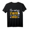 Sie isst für 2 ich trink für 3 werdender Vater Papa 2024 T-Shirt – Humorvolles Geschenk für den ersten Vater-Countdown