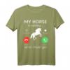 My Horse Is Calling Pferd Reiten Reiten T-Shirt – Lustiges Reitsport Geschenk für Pferdefans und Reiter zu jedem Anlass