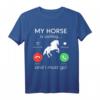My Horse Is Calling Pferd Reiten Reiten T-Shirt – Lustiges Reitsport Geschenk für Pferdefans und Reiter zu jedem Anlass