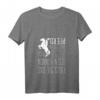 Vom Pferd Gefallen Reiten Lustiges Pferde Sprüche T-Shirt für Frauen und Männer – Perfektes Geschenk für Reiter und Pferdeliebhaber im Stall