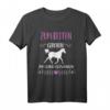 Zur Schule gezwungen zum Reiten geboren Pferd Reiter Spruch T-Shirt – Perfektes Geschenk für Pferdeliebhaberinnen & Reitsportfans