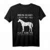 Mein Baby läuft mit Heu HAT 1 PS - Lustiges Pferde & Reiter Spruch T-Shirt für Pferdebesitzer, Hobbyreiter & Pferdefans