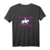 Zum Reiten geboren zur Schule gezwungen - Lustiges Pferde- und Reitspruch T-Shirt für Kinder, Mädchen & Jungen, Perfektes Geschenk für Pferdefreunde