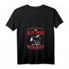 Damen T-Shirt mit Spruch 'Unterschätze niemals eine alte Frau mit einem Noriker' - Perfekt für Pferdefreundinnen & Reiterinnen
