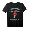 Pilzjäger Pilzsammler Mushrooms Calling Wald T-Shirt – Klassisch geschnitten, perfekt für Pilzsammler und Naturfreunde