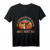 Die Pilze rufen Pilze sammeln T-Shirt – Perfektes Geschenk für Pilzsammler im Herbst, Herren & Damen