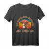 Die Pilze rufen Pilze sammeln T-Shirt – Perfektes Geschenk für Pilzsammler im Herbst, Herren & Damen