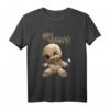 Voodoo Puppe Happy Halloween T-Shirt – Gruseliges und Niedliches Design für Gothic- und Kawaii-Fans