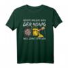 Reicht mir das Bier der König will Dart spielen - Lustiges Dart T-Shirt für Herren, Dartclub & Vatertag Geschenk
