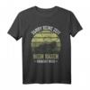 Rasenflüsterer Rasenpflege T-Shirt – Lustiges Platzwart T-Shirt mit Rasenmäher Motiv, perfektes Geschenk für Garten- und Sportplatzfreunde