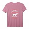 Damen T-Shirt mit Spruch 'Unterschätzen Sie nie eine alte Frau mit einem Noriker' - Lustiges Geschenk für reitende Rentnerinnen