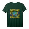 Earth Got Its Own Rings Pride Proud LGBTQ+ T-Shirt - Klassisches Statement-Shirt für Pride & Umweltbewusstsein