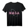 NASA Pink Logo mit Weißem Space Ring Grafik T-Shirt - Offiziell lizenzierte Raumfahrt Bekleidung für Science-Fans