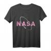 NASA Pink Logo mit Weißem Space Ring Grafik T-Shirt - Offiziell lizenzierte Raumfahrt Bekleidung für Science-Fans