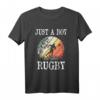 Just A Boy Who Loves Rugby T-Shirt – Lustiges Geschenk für Rugby-Fans, Väter, Opas & Freunde zu Geburtstag, Weihnachten & Co.