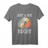 Just A Boy Who Loves Rugby T-Shirt – Lustiges Geschenk für Rugby-Fans, Väter, Opas & Freunde zu Geburtstag, Weihnachten & Co.