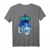 Tiger mit Edelsteinaugen und Krone Blau - Surrealistisches modernes T-Shirt für Sport, Freizeit & Geschenke für Kunstliebhaber, Familie & Freunde