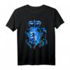 TEAM GAGA Löwe mit Krone und Schwert in Blau – Surrealistisches Fantasy T-Shirt für Sport, Party & Geschenkideen für Familie & Freunde