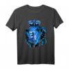 TEAM GAGA Löwe mit Krone und Schwert in Blau – Surrealistisches Fantasy T-Shirt für Sport, Party & Geschenkideen für Familie & Freunde