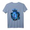 TEAM GAGA Löwe mit Krone und Schwert in Blau – Surrealistisches Fantasy T-Shirt für Sport, Party & Geschenkideen für Familie & Freunde