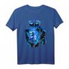 TEAM GAGA Löwe mit Krone und Schwert in Blau – Surrealistisches Fantasy T-Shirt für Sport, Party & Geschenkideen für Familie & Freunde