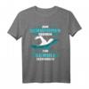 Zum Schwimmen geboren - zur Schule gezwungen - Lustiges Schwimmer T-Shirt für Männer, Frauen und Kinder als Geschenkidee zu Weihnachten oder Geburtstag