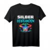 Silber Bestanden Schwimmen Schwimm-Abzeichen T-Shirt – Klassisch geschnitten, langlebig mit doppelt genähtem Saum, perfekt als Auszeichnung für Schwimmsportler