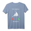 Mein Segelboot ruft an Segler lustig witzig Kind T-Shirt – Perfektes Geschenk für kleine und große Segler, Weihnachts- und Geburtstagsgeschenk