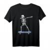 HapMonkey Dabbender Skater T-Shirt – Cooler Skateboard Skeleton mit Dabbing Skills für Partys, Halloween & Skater Events