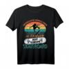 Unterschätze niemals einen alten Mann auf einem Skateboard T-Shirt – Perfektes Geschenk für Skater zu Weihnachten & Geburtstag