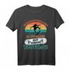 Unterschätze niemals einen alten Mann auf einem Skateboard T-Shirt – Perfektes Geschenk für Skater zu Weihnachten & Geburtstag