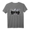 The Mountains Are Calling And I Must Go Winter Sport Lover T-Shirt – Perfekt für Skifahrer, Snowboarder und Familien im Schneeurlaub