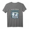 Das Leben ist besser auf Ski - Lustiges Skifahrer T-Shirt für Wintersportler, perfekt als Geschenk zu Weihnachten und im Winter