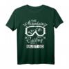 Mountains Calling HapMonkey Skifahrer T-Shirt - Perfektes Geschenk für Skiurlaub, Bergliebhaber und Après-Ski Freunde