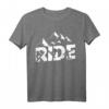 Snowboard Ride - Lustiges Snowboarder Geschenk T-Shirt mit Spruch 'Ride' für Snowboard Fans & Après-Snowboard-Partys
