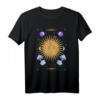 Dark Academia Pastell Tarot T-Shirt mit Sonnen, Mond und Wolken - Mystisches Goth-Design für Tarot- und Himmelsliebhaber