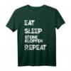 Steinmetz T-Shirt Geschenk mit Spruch 'Eat Sleep Steine Klopfen Repeat' - Lustiges Handwerker T-Shirt für Steinmetze & Steinbildhauer