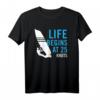 Windsurfen T-Shirt – Life begins at 25 Knoten | Lustiges Surfen Shirt für Windsurfer & Wassersportfans