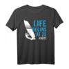 Windsurfen T-Shirt – Life begins at 25 Knoten | Lustiges Surfen Shirt für Windsurfer & Wassersportfans