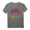 Retro Surfer T-Shirt – Geschenkidee für Surfer und Wassersportler mit Wellen-Design