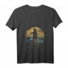 Damen Vintage Surfer Stand Up Paddle SUP T-Shirt mit V-Ausschnitt – Perfekt für Wassersportler, Surfer & Strandliebhaber als Geschenk