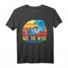 Ride the Wave | Surfer Design T-Shirt – Coole Geschenkidee für Wassersportler und Strandliebhaber