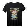 Get Your Waves In Baja Surf Design Surfer Beach Wave Skull T-Shirt – Perfekt für Strandpartys & Wassersport Fans als Geschenk für den Sommerurlaub