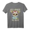 Get Your Waves In Baja Surf Design Surfer Beach Wave Skull T-Shirt – Perfekt für Strandpartys & Wassersport Fans als Geschenk für den Sommerurlaub