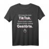Ich brauche kein TikTok. Durch mein Leben tanzen schon ... T-Shirt - Humorvolles Statement in Top Qualität mit Gratis-Anprobe